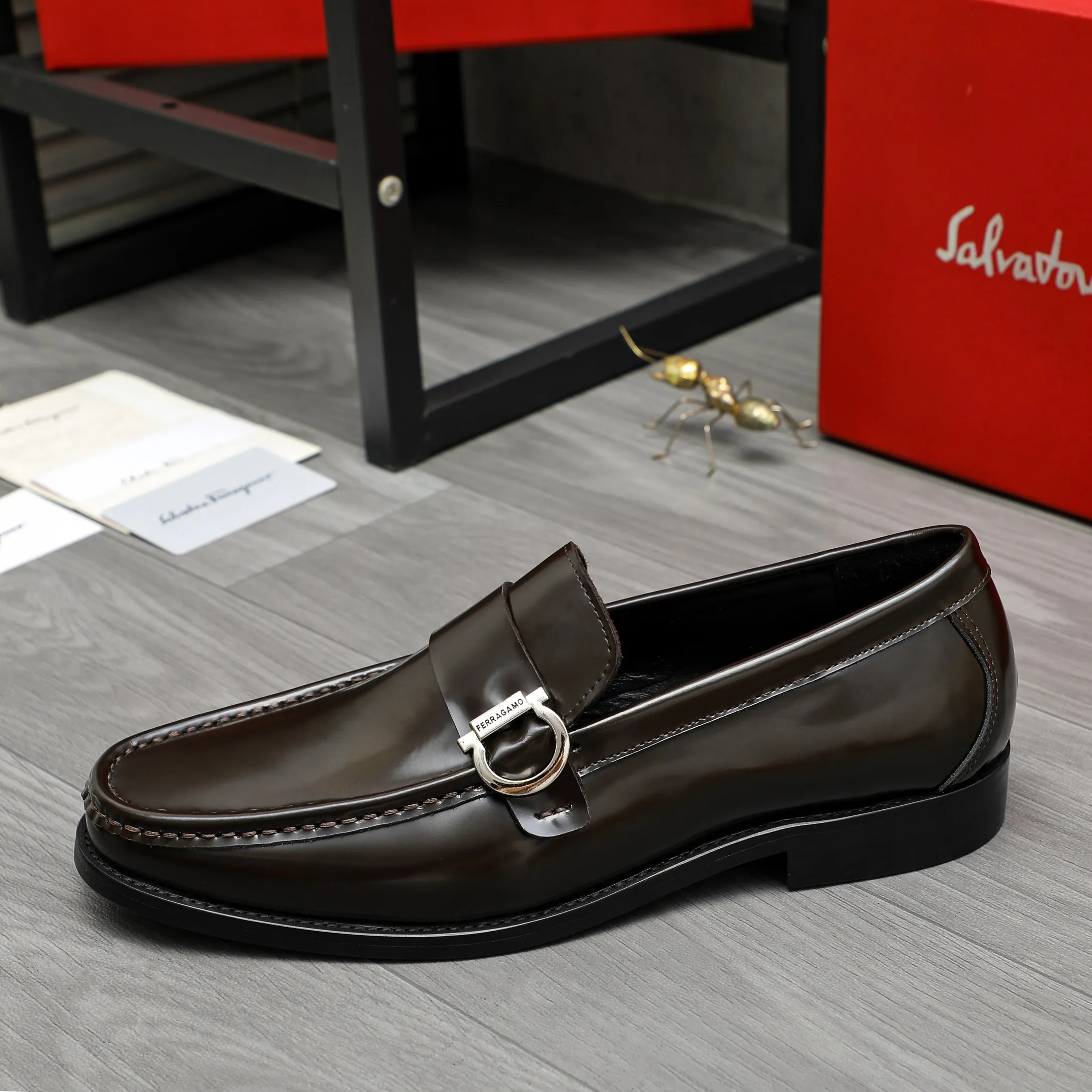 Men's shoes 💰442 Product trademark: Ferragamo "Ferragamo" business formal leather shoes Regular size: 38-46 (45.46 custom-made and non-returnable) Product materials: Selected pearlescent cowhide upper, cowhide lining, original rubber outsole